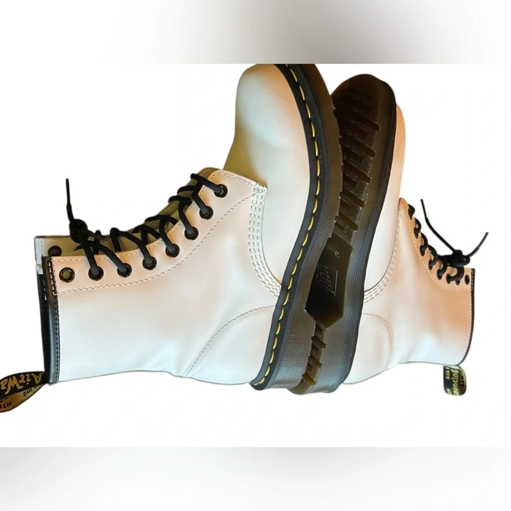 Dr. Martens Gold Air Cushion Sole Size 7